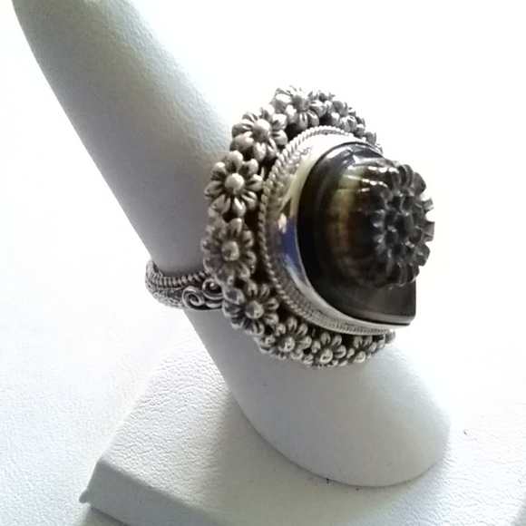 Mother of Pearl Ring - Picture 2 of 7